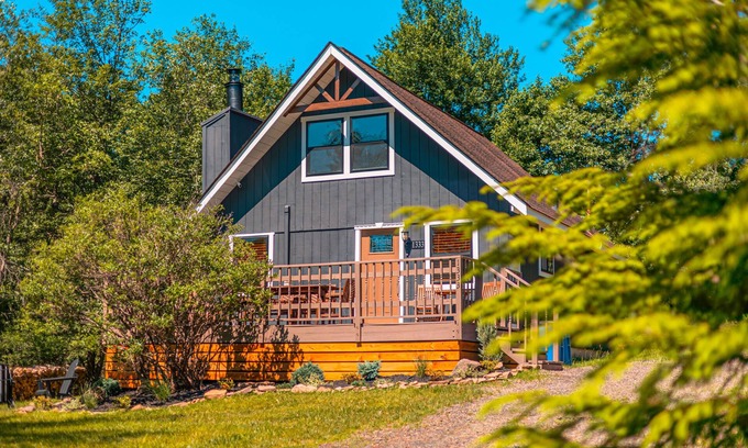 Long Pond Chalet De Esquí | Dog Friendly Poconos Chalet with Fireplace. Close to Lakes, skiing & Kalahari