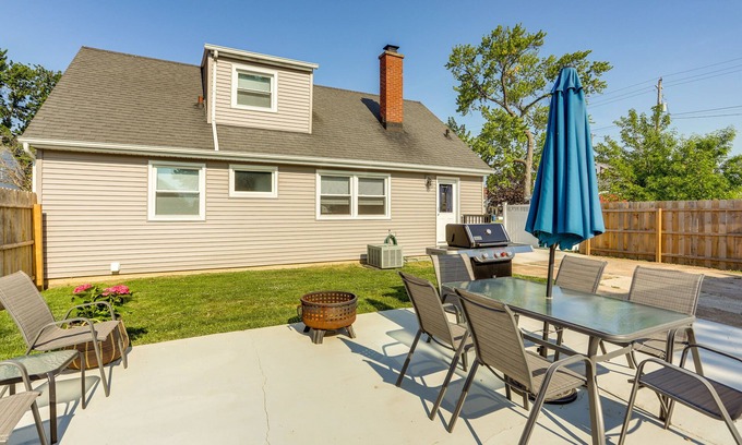 Port Clinton Casa | Dog-Friendly Port Clinton Home: Walk to Lake Erie!