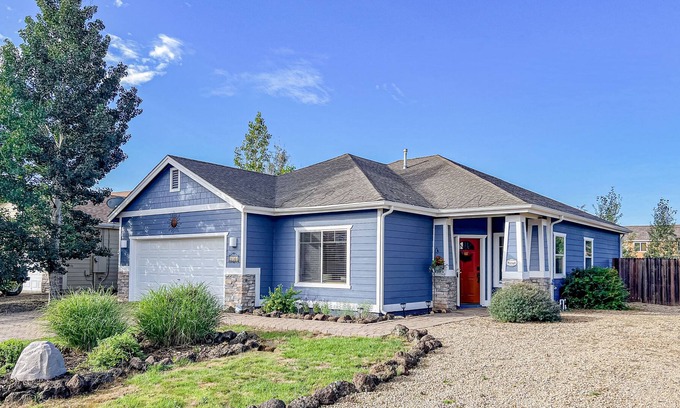 Bellemont Casa | Dog-Friendly Ranch-Style Home with Hammock & Fire Pit in a Cozy Backyard