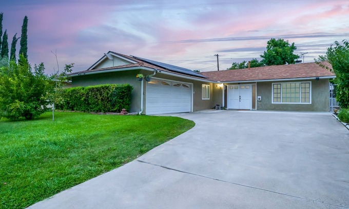 Orange Casa | Dog-friendly retreat near Disney with enclosed yard, cornhole, central AC, & W/D
