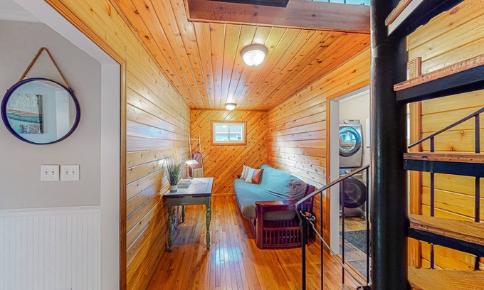 Elberta Casa | Dog-friendly retreat with fireplace & spacious yard - near lakes & skiing