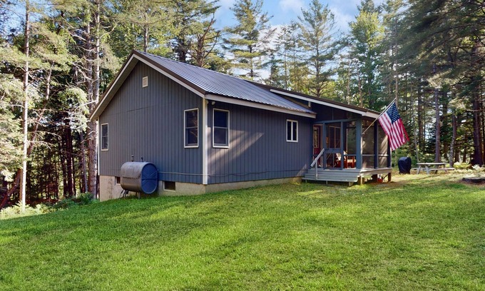 Indian Lake Casa | Dog-friendly, riverfront cabin with grill, kayaks and firepits