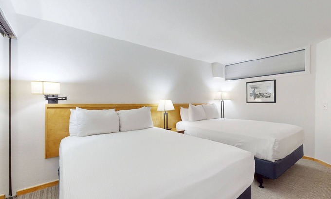 West End Apartamento | Dog-friendly room on Main St - pool & hot tub - walk to lifts, ground-floor