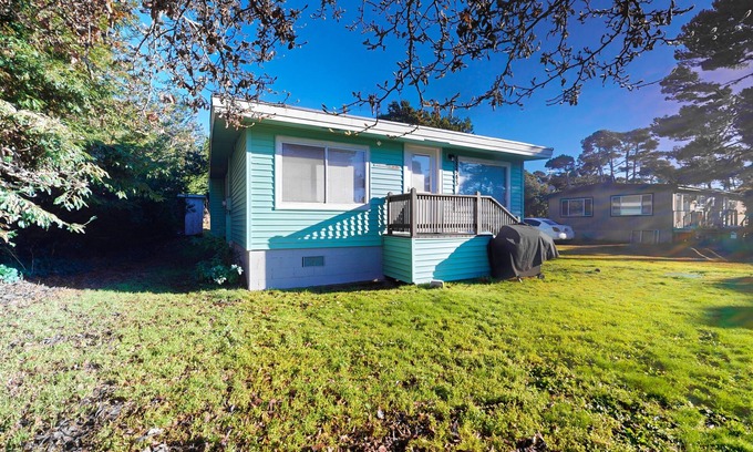 Heceta Beach Casa | Dog-friendly rustic house near ocean and golf with washer/dryer & gas grill