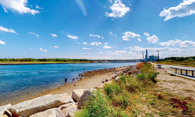 Sagamore Beach Cabaña | Dog-friendly Sagamore Beach cottage with a full kitchen, yard, & gas grill