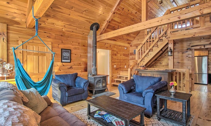 Fryeburg Cabina | Dog-Friendly, Secluded Cabin: Close to Hiking