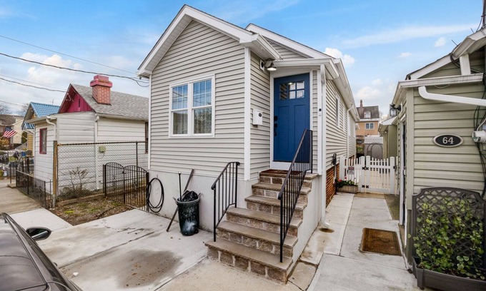 Usmma Casa | Dog-friendly Single-Family Home w Fenced Yard Washer, Dryer in NYC's "Nantucket"