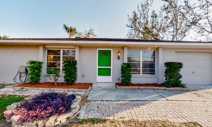 Port Charlotte Casa | Dog-Friendly, Snowbird-Ready Florida Escape – Near Beaches & Golf