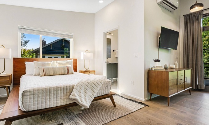 Seaview Apartamento | Dog-Friendly Studio with Woodland Views, Central Location, and Gigabit WiFi