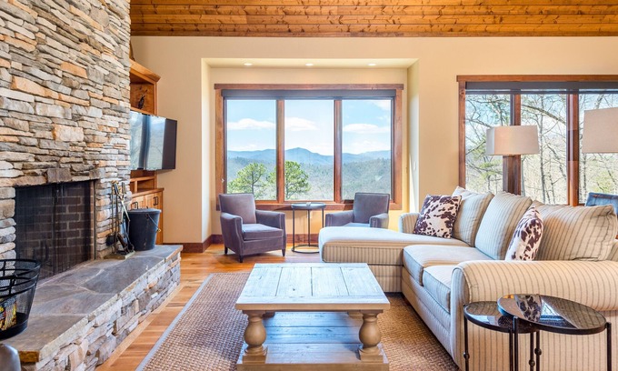 Pisgah Forest Casa | Dog-friendly Sutton Knob cottage with long-range Pisgah views and wood fireplace
