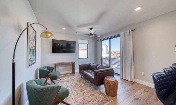 Salida Condominio | Dog Friendly! The Mayfly Hotel, Unit 1C