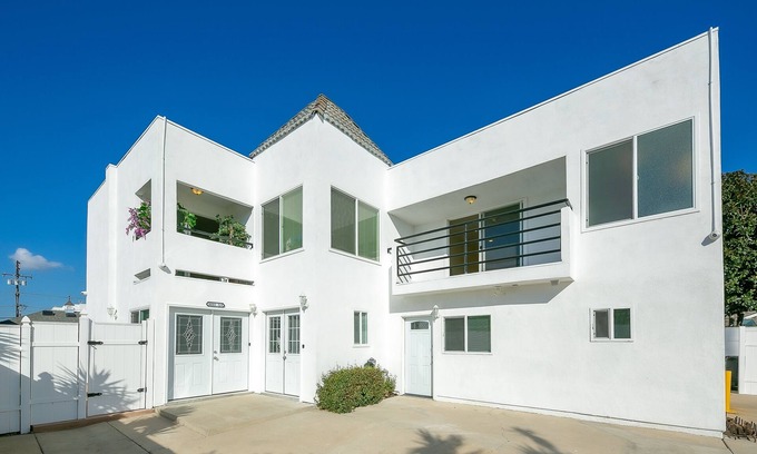 Santa Ana Heights Casa | Dog-friendly two-story home with two kitchens, fast WiFi, patio, & gas grill