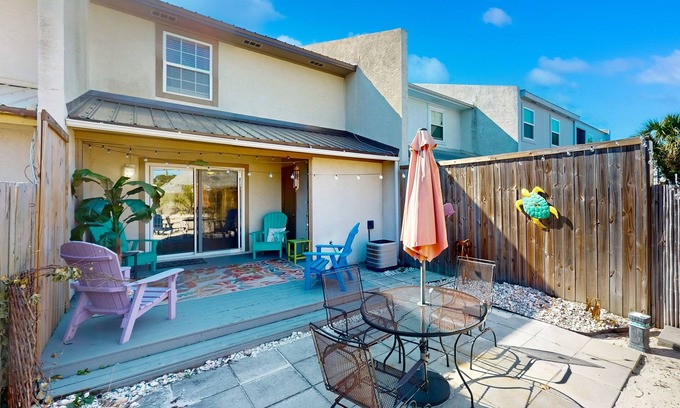 Bel Air Casa | Dog-friendly townhouse near the beach with patio, W/D, hammock, balcony, & AC