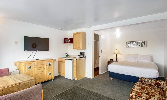 Westport Casa | Dog-friendly vacation rental with fast WiFi, TV, fire rings, & picnic tables