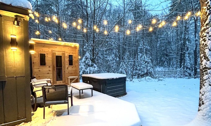 Conway Cabina | Dog-Friendly w/Hot Tub, Firepit near Kancamagus!