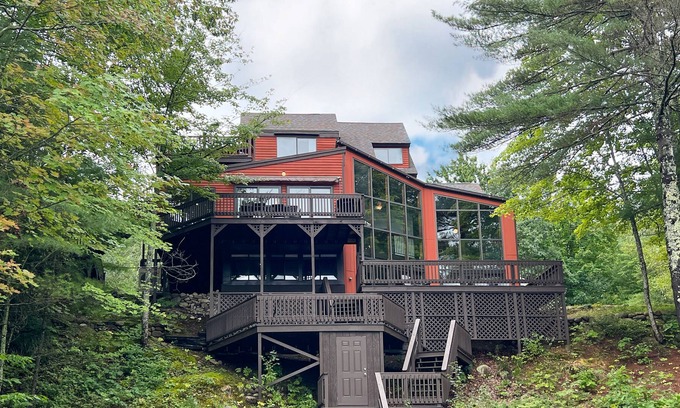 Pine River Pond Casa | Dog-friendly waterfront retreat with private beach, lake access, deck, & W/D