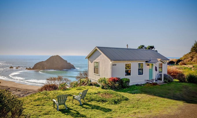 Elk Casa | ¡NUEVO LISTADO! Adecuado para perros, casa frente al mar con cocina completa y cerca de la playa