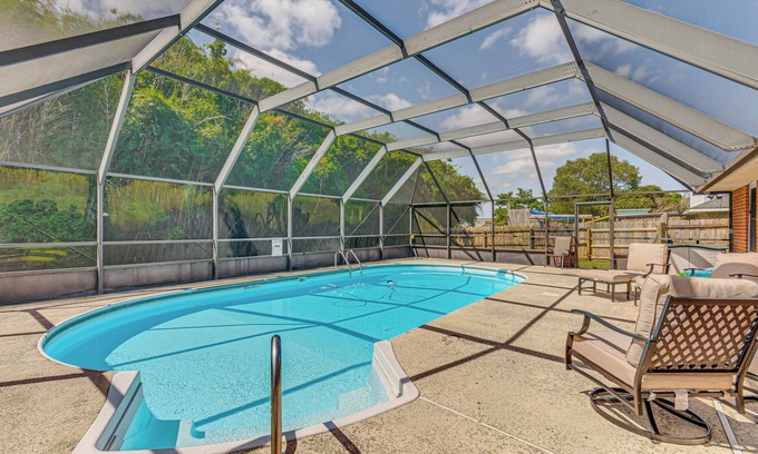 Gulf Breeze Casa | Dogs Welcome, 1 Mi to Zoo: Gulf Breeze Retreat!