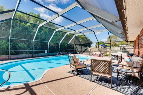 Gulf Breeze Casa | Dogs Welcome, 1 Mi to Zoo Gulf Breeze Retreat!