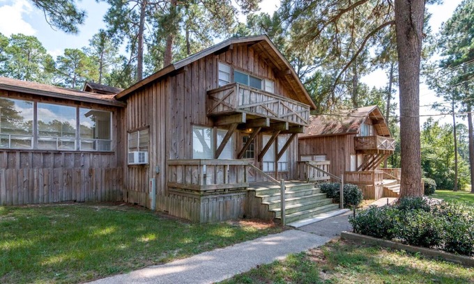 Woden Cabina | Cabaña Dogwood en Tall Timbers Retreat. Bodas, Reuniones, Camping, diversión al aire libre!