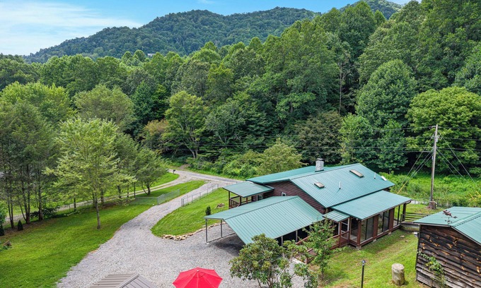 Clyde Cabina | Dogwood Cabin in Clyde - Perfect for a cozy getaway