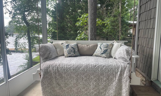 Titus Casa | Dogwood Cottage at Lake Jordan with boat dock/hot tub lakeside/RV parking spot