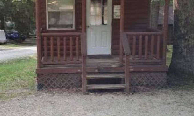 Jones Mills Cabina | Dogwood Tiny House Cabin of the Laurel Highlands