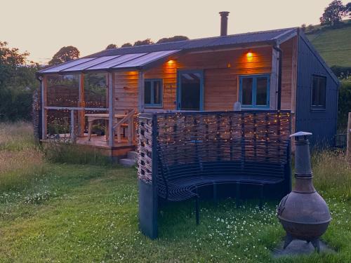 Llanilar Cabina | Dôl Swynol Glamping Luxury cabin with outdoor bath