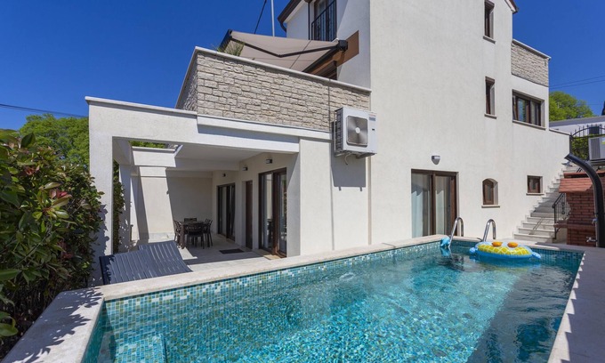 Mugeba Apartamento | Dolce Vita Apartment 1 with Mini Private Pool