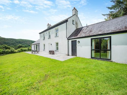 Llandeilo Casa | Dolgoed House