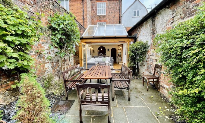 Henley-on-Thames Casa | Dolls House - Luxury Townhouse - From 400 Per Night