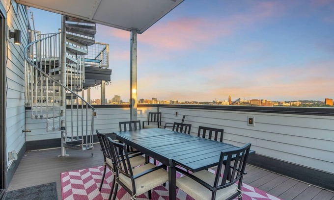 Nashville Casa | Dolly s Big House - 18 Beds Skydeck Views