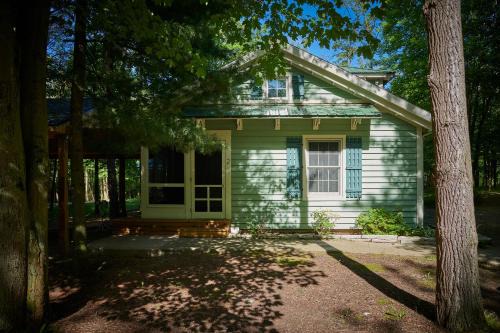 Fennville Casa | Dollybrook 2 Pet Friendly Community Pool Groups Welcome