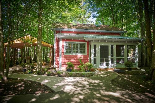 Fennville Casa | Dollybrook 4 Pet Friendly Community Pool Groups Welcome