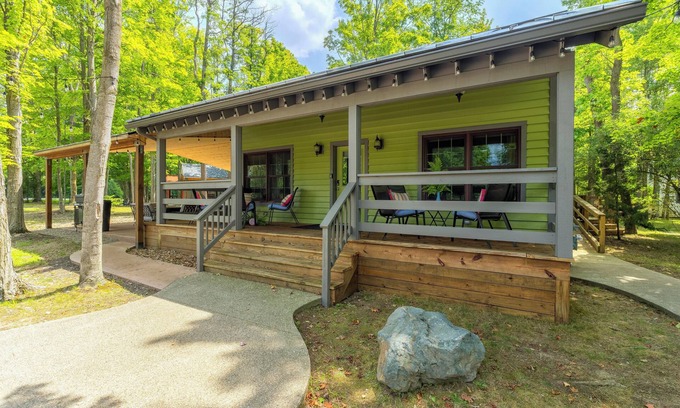 Fennville Casa | Dollybrook 6 - Pet Friendly - Community Pool - Groups Welcome