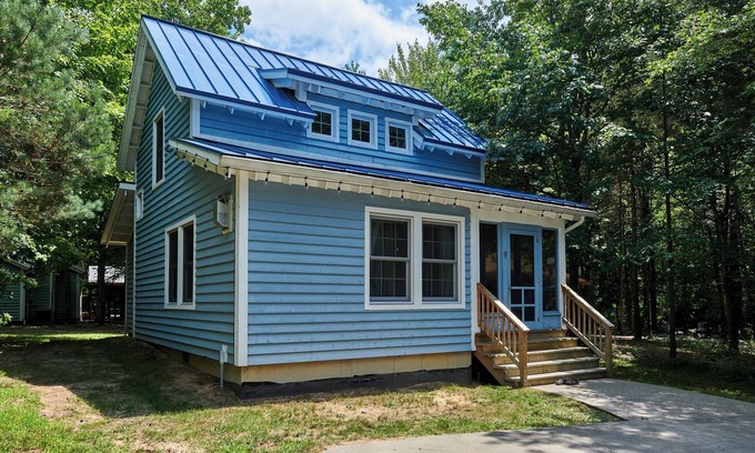 Fennville Casa | Dollybrook 9 - Pet friendly - Community Pool - Groups welcome
