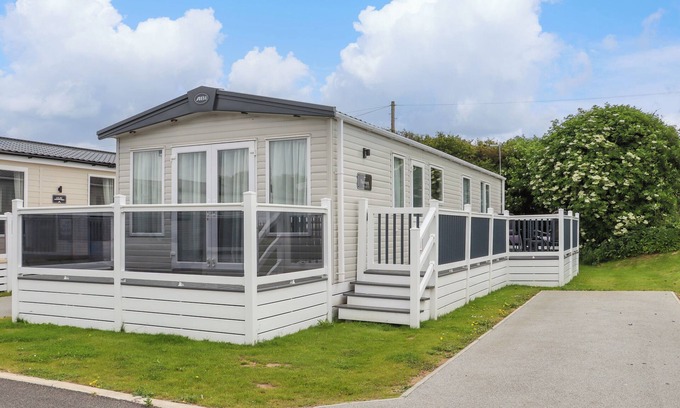 Eastbourne Cabaña | DOLLYS DELIGHT, family friendly, country holiday cottage in Pevensey