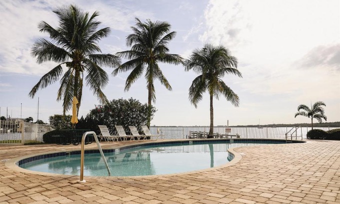 St. Petersburg - Clearwater Apartamento | Dolphin Bay in Boca Ciega Resort - 2BR, Pool, Bay View