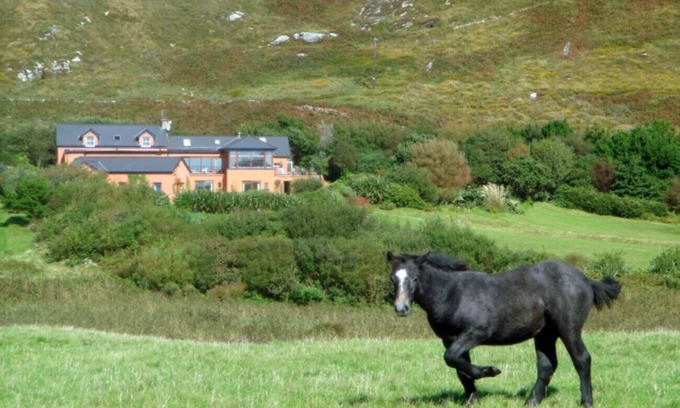 Clifden Casa | Dolphin Beach House - Close to the sea & town