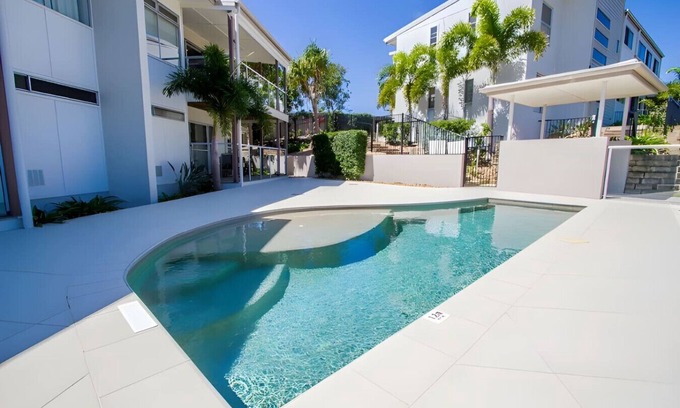 Agnes Water Apartamento | Dolphin Court - 4 BR Apt w/ Pool - 5 min to Beach