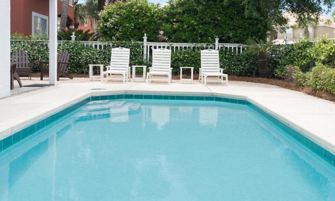 Seawalk Circle Casa | Dolphin House