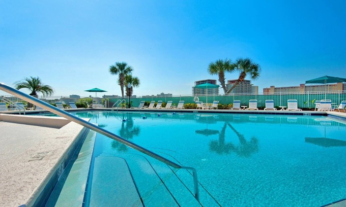 Holiday Isle Condominio | Dolphin Point 306c 2 Bedroom Condo by RedAwning
