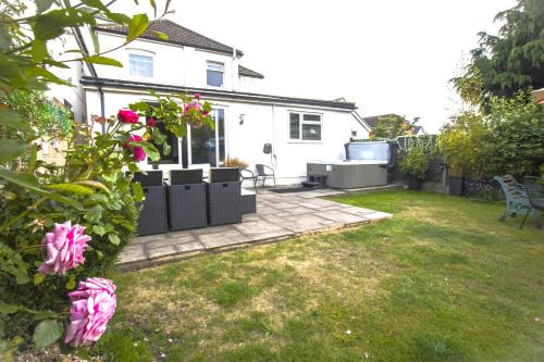 Poole Casa | Dolphin Retreat close to Beaches and Harbour