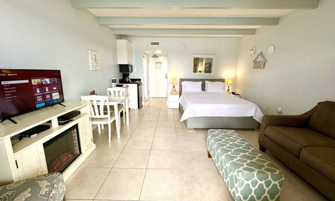Ruskin Apartamento | 209 Little Harbor Studio- New Listing- Waterview