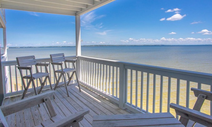 Innerarity Townhomes Casa | Dolphin Watch: Waterfront Unit with 2 Kayaks!