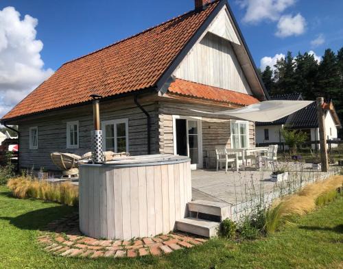 Szemud Casa | Dom z Bieszczad na Kaszubach - całoroczny dom z balią ogrodową