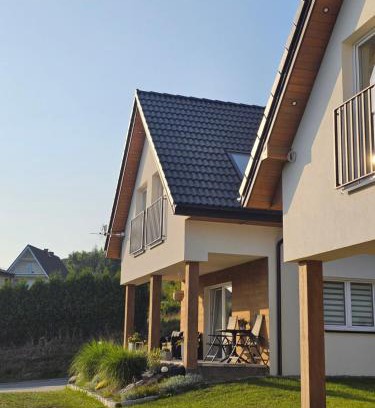 Ladek-Zdroj Casa | Dom z Widokiem na Góry i Jacuzzi - "Domki na Słonecznym Wzgórzu"