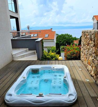 Njivice Apartamento | Domagoj - Luxury apartment with private parking, jacuzzi and seaview