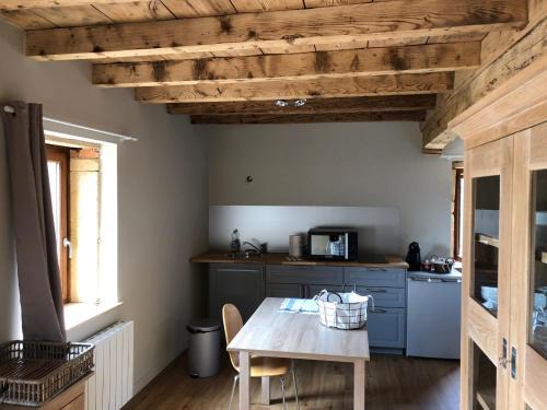 Saint-Etienne-des-Oullieres Apartamento | Domaine des Dutreve