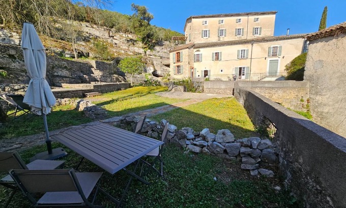 Sauve Casa | Casa-Tradicional-Mazet Terrasse-Baño con ducha-Vista al campo